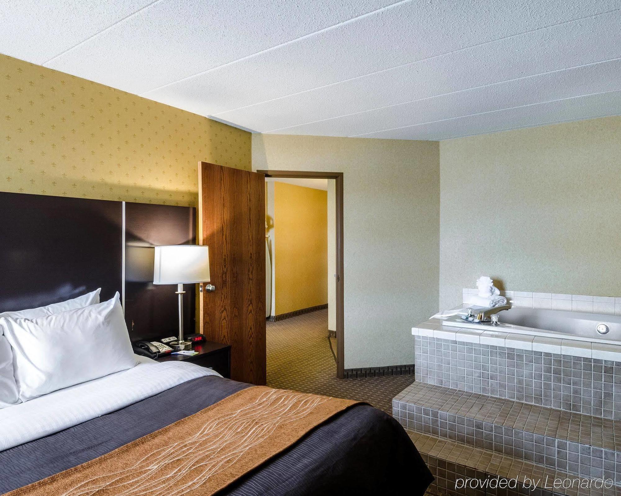 Holiday Inn Express - Fall River North Exterior foto